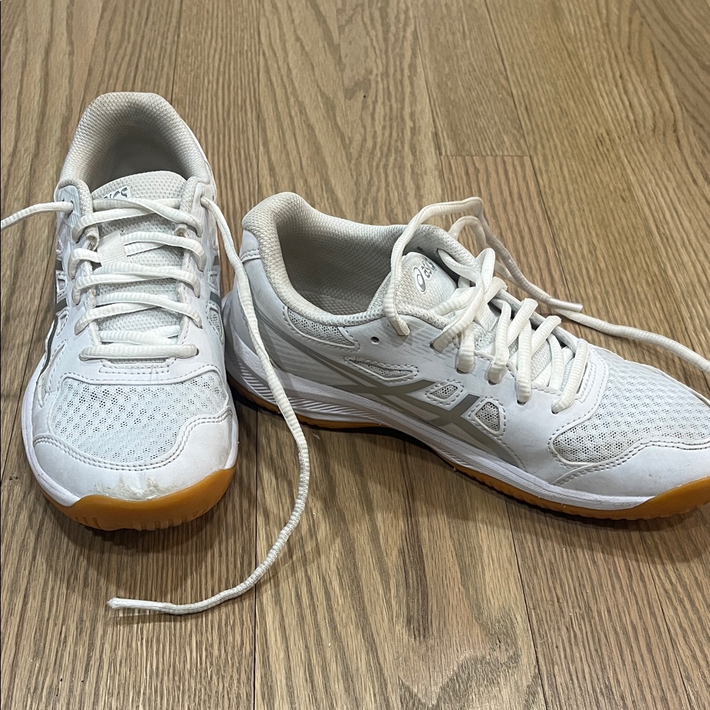 Asics White Volleyball Shoes (5.5)
